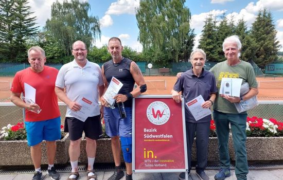 Günther Heck wird Tennis-Bezirksmeister Herren 50